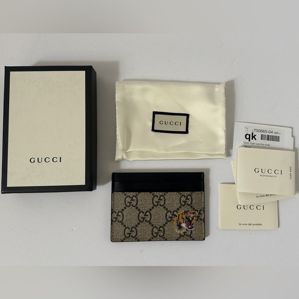 GUCCI GG Card Holder with Tiger Design